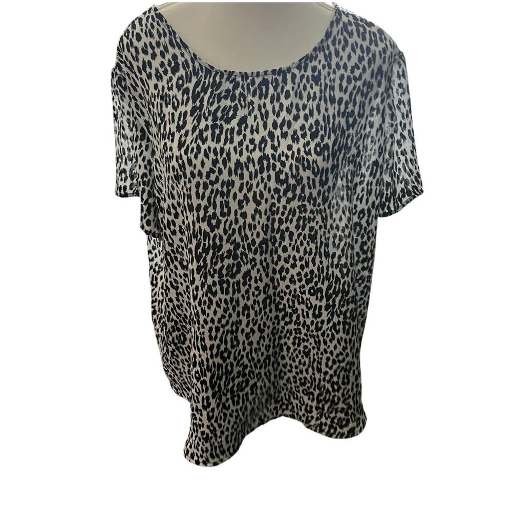 Chelsea & Theodore Women's XXL Snow Leopard Print Top Animal Print White